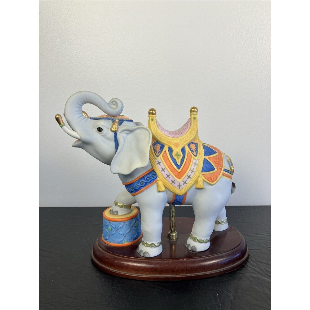 Vintage LENOX  CAROUSEL ELEPHANT Porcelain Figurine Hand Painted 24k Gold BOX